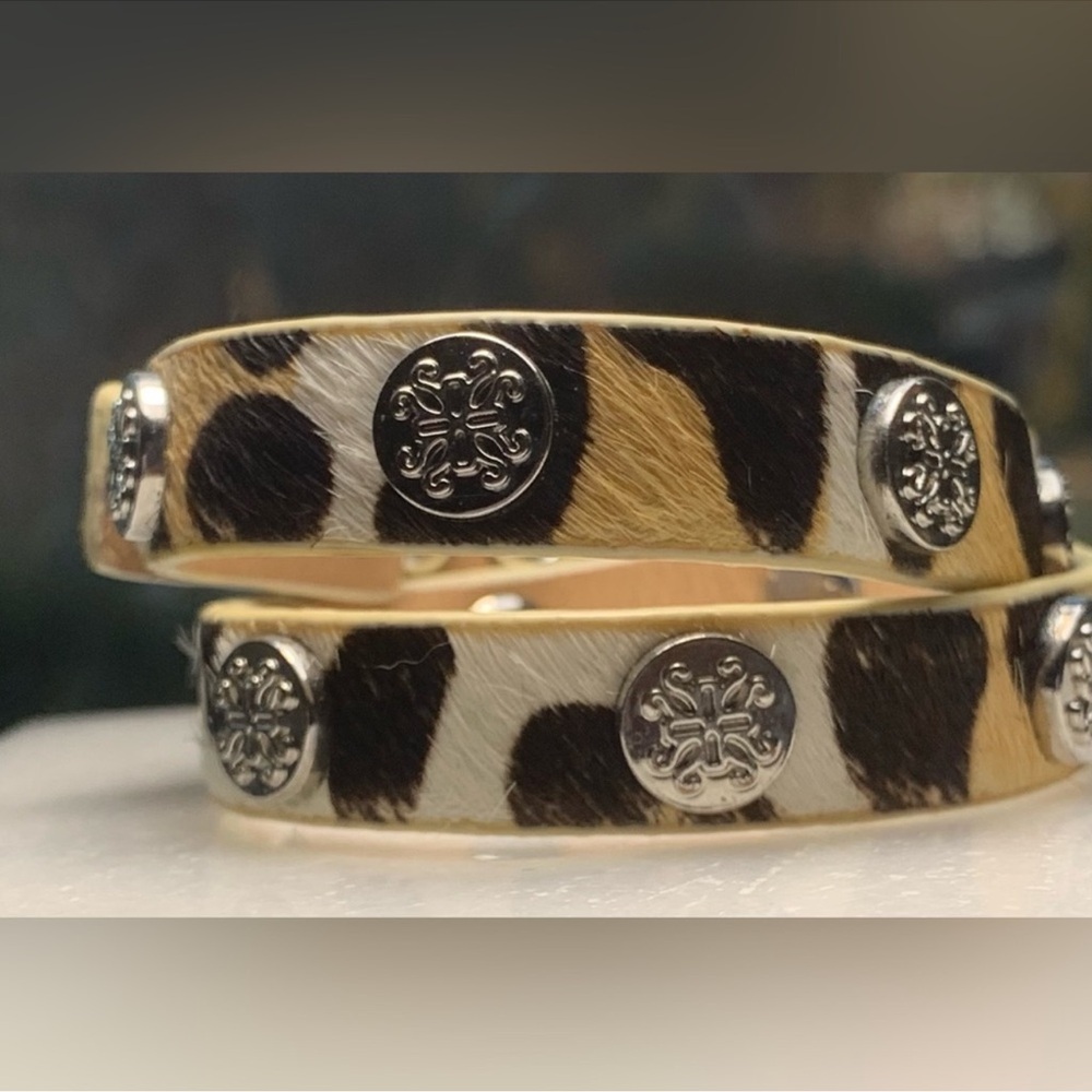 Stylish Earth tones Wrap Bracelet with Silver Medallions - Women Jewelry - Picture 2 of 4